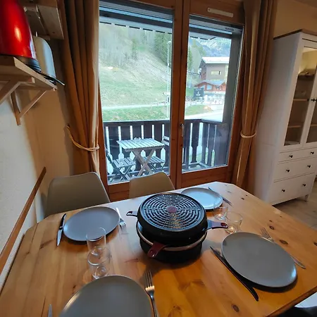 & Cozy Facing The Gondola